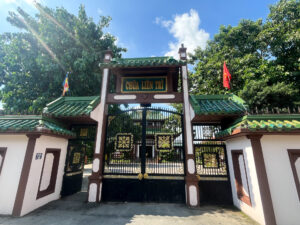 寺院の門の写真。ベトナム・ホーチミンのクチの歴史ある寺院を紹介。
