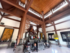 本堂の中の写真。ベトナム・ホーチミンのクチの歴史ある寺院を紹介。