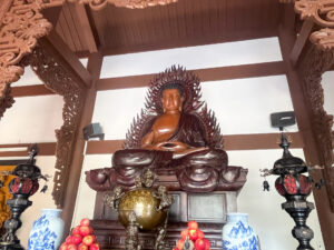 仏像の写真。ベトナム・ホーチミンのクチの歴史ある寺院を紹介。