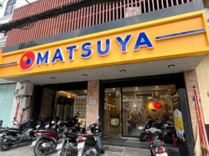 松屋の写真。ベトナム・ホーチミンのカフェなどが並ぶ学生街のコラム。