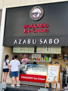 アイスクリーム屋さんの写真。ベトナム・ホーチミンのフーミーフンのクレセントモール周辺のコラム。