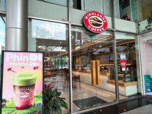 ハイランドコーヒーの写真。ベトナム・ホーチミンのフーミーフンのクレセントモール周辺のコラム。