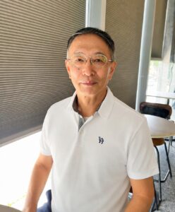 久保さんの写真。ベトナムの仕事と生活に関するインタビュー。