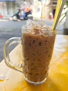 ベトナムコーヒーの写真。ベトナム・ホーチミンの活気ある市場のコラム。