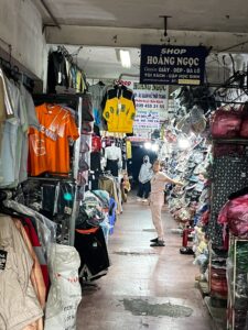 市場の売り場の写真。ベトナム・ホーチミンのローカル市場を散歩。