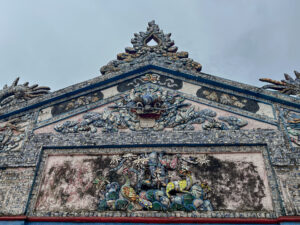 美しい装飾の写真。ベトナム・ホーチミンのおすすめ歴史を感じる寺。