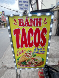 メキシコ料理屋の写真。ベトナム・ホーチミンのローカル市場を散歩。