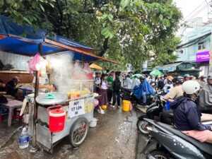 露店の写真。ベトナム・ホーチミンのレストランでクラフトビールを飲むコラム。