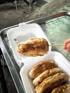 焼きバナナの写真。ベトナム・ホーチミンのレストランでクラフトビールを飲むコラム。